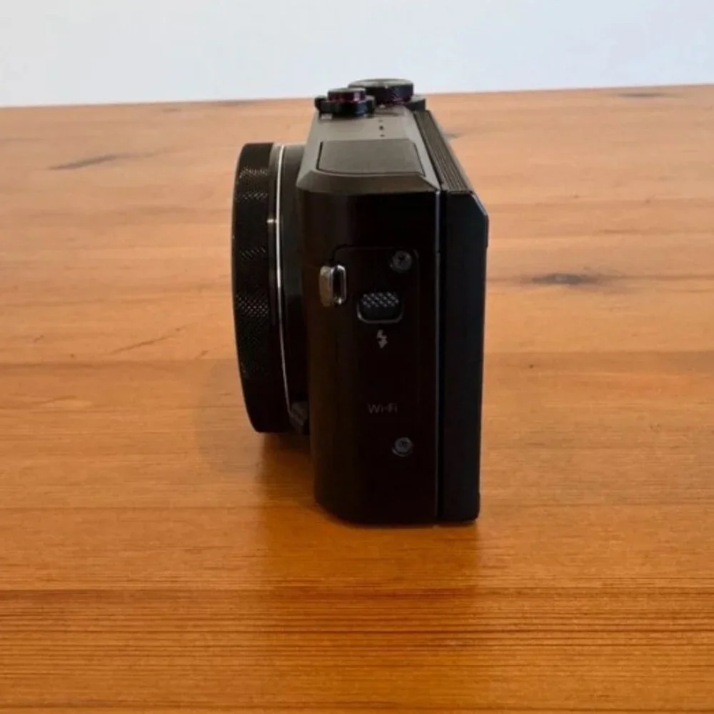 Canon G7 X Mark II, 2 Batteries, Charger & Case